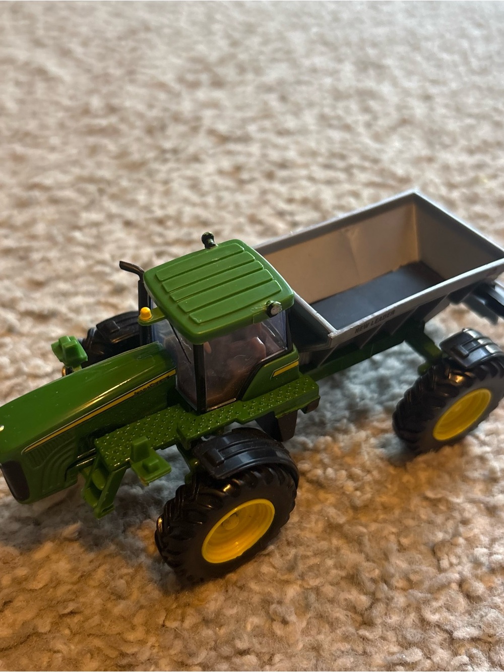 1/64 John Deere dry box spreader farm tractor toy